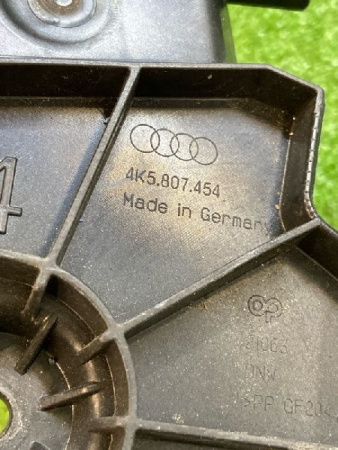 Audi / A6 / Направляющая бампера