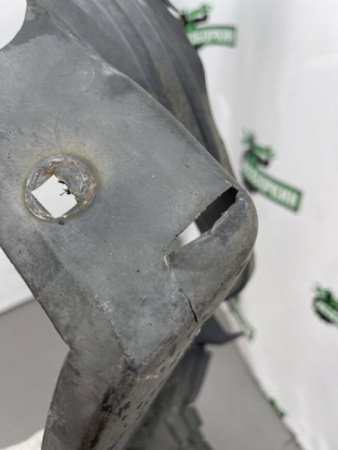 Mercedes-Benz / E-Class / Подкрылок