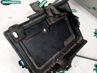Ford / EXPLORER / Крепление аккумулятора
