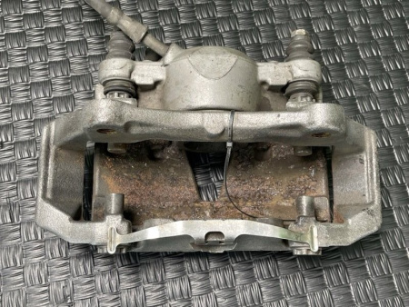 Audi / A4 / Суппорт тормозной