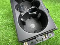 Audi / Q8 / Подстаканник