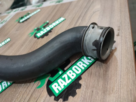 Mercedes-Benz / E-Class / Патрубок системы охлаждения