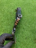 Chevrolet / Tahoe / Петля капота