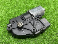 Audi / Q7 / Моторчик люка