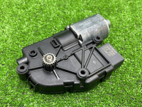 Audi / Q7 / Моторчик люка