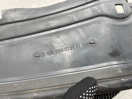 Mercedes-Benz / E-Class / Подкрылок