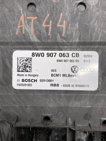 Audi / A4 / Блок комфорта