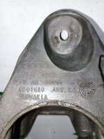 Volkswagen / Touareg / Кронштейн двигателя