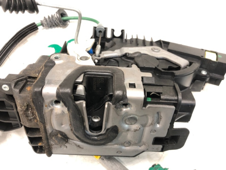 Mercedes-Benz / GLC 250d 4-matic / Замок боковой двери