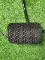 Mercedes-Benz / 300E / Педаль тормоза