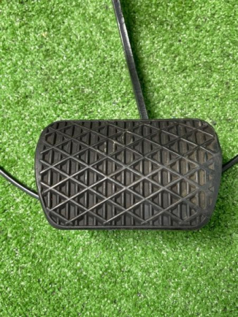 Mercedes-Benz / 300E / Педаль тормоза