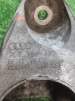 Volkswagen / Touareg / Кронштейн двигателя