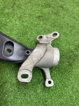 BMW / 1-Series / Рычаг подвески