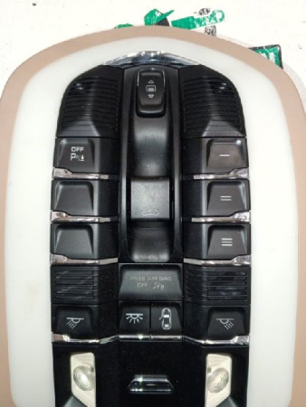 Porsche / Cayenne / Плафон подсветки салона
