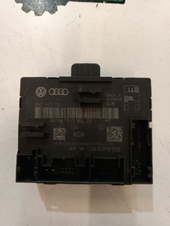 Audi / Q3 / Блок управления двери