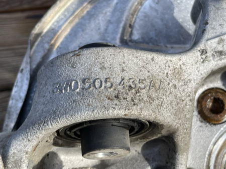 Audi / S5 / Кулак поворотный
