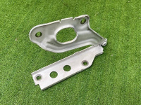 Audi / A6 / Петля капота