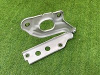 Audi / A6 / Петля капота