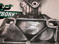 Volvo / S60 / Кронштейн навесного оборудования