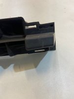 Mercedes-Benz / E-Class / Кронштейн бампера