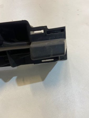 Mercedes-Benz / E-Class / Кронштейн бампера