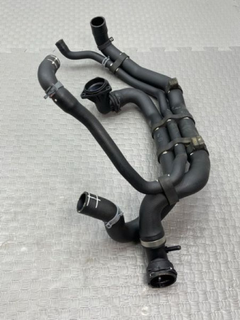 Volkswagen / Touareg / Патрубок радиатора