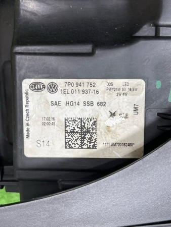 Volkswagen / Touareg / Фара