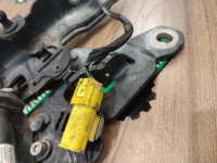 BMW / 5-Series / Петля капота