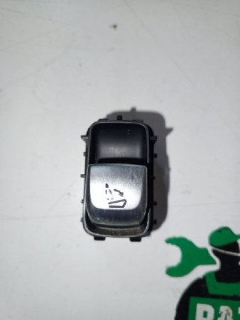 Mercedes-Benz / GLC 250d 4-matic / Кнопка регулировки сидения