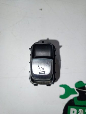 Mercedes-Benz / GLC 250d 4-matic / Кнопка регулировки сидения