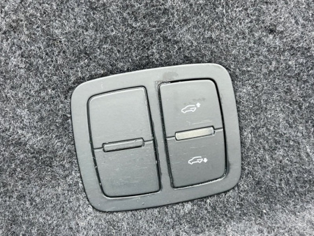 Audi / Q7 / Кнопка пневмоподвески