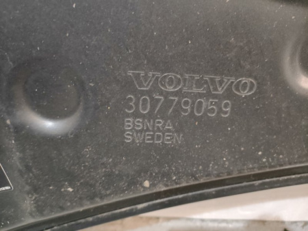 Volvo / S60 / Капот
