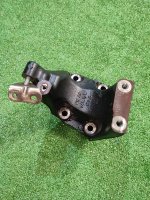 Audi / A5 / Кронштейн