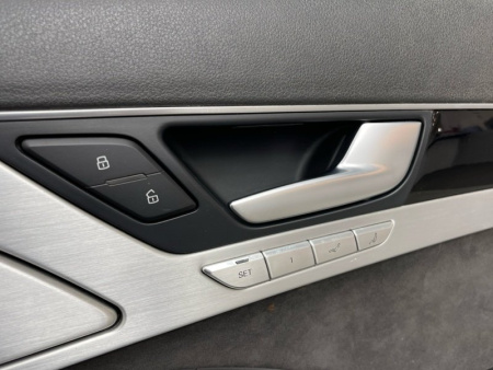 Audi / A8 / Обшивка двери