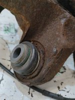 BMW / X3 / Цапфа