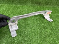 Audi / A6 / Кронштейн крыла