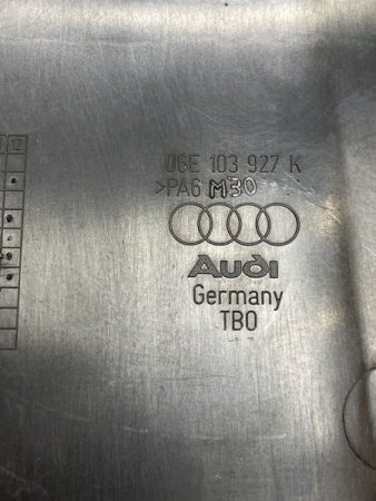 Audi / Q7 / Декоративная крышка двигателя