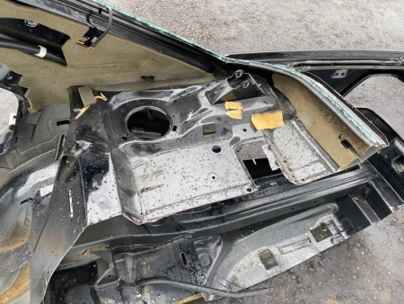 Mercedes-Benz / 300E / Крыло