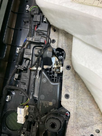 Volkswagen / Touareg / Обшивка двери
