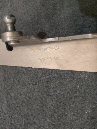 Volvo / XC60 / Петля капота