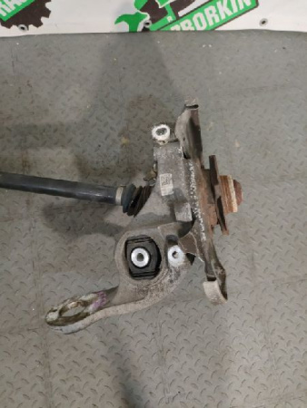 Audi / A4 / Кулак поворотный