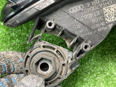 Audi / Q5 / Фара
