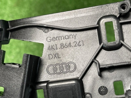 Audi / A6 / Накладка центральной консоли