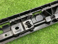 BMW / 7-Series / Крепление порога