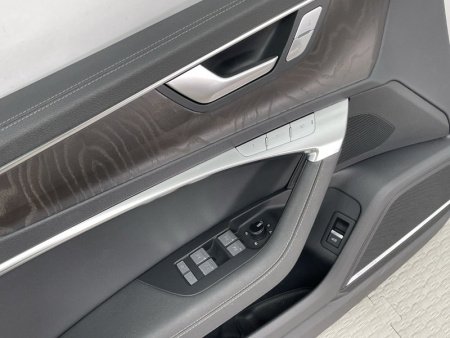 Audi / A6 / Обшивка двери