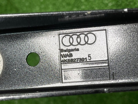 Audi / A6 / Петля крышки багажника