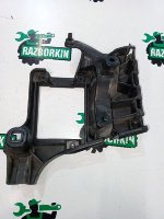 Audi / A6 / Кронштейн бампера