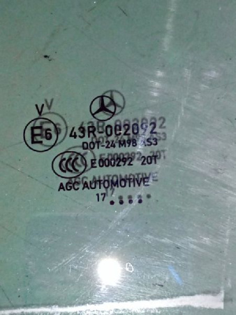 Mercedes-Benz / GLC 250d 4-matic / Стекло двери