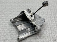 Audi / A4 / Кронштейн двигателя