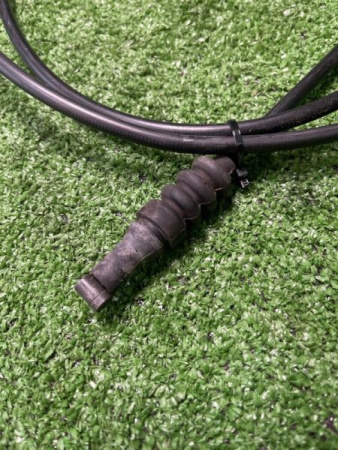 Mercedes-Benz / 300E / Замок капота